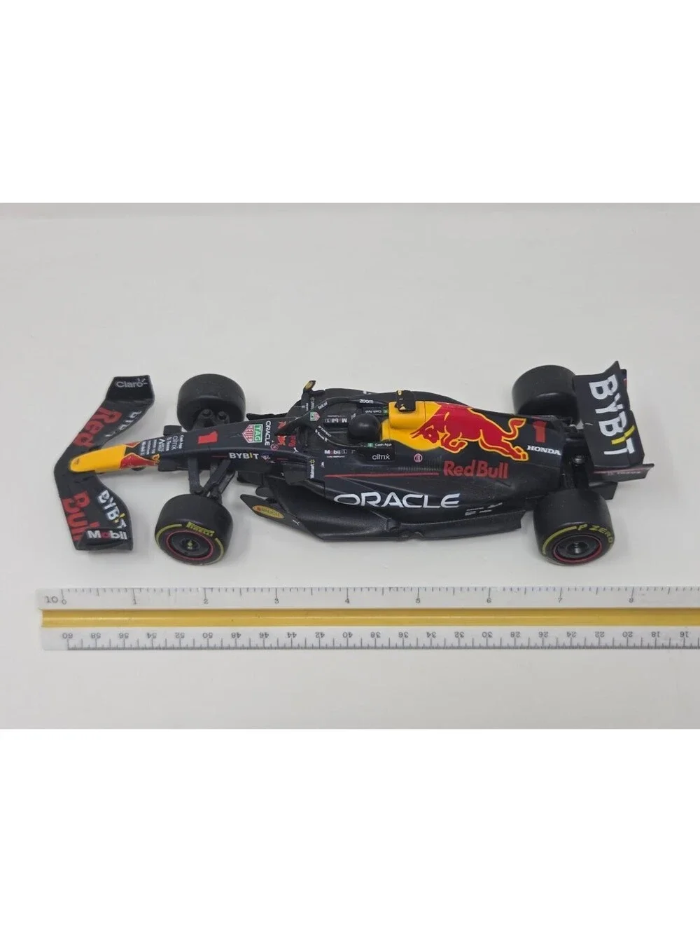 Maisto Oracle Red Bull Racing RB18 2022 F1 RC Car 1:24 Scale Max Verstappen